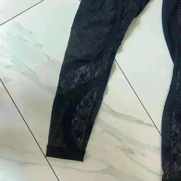Lululemon Athletica Black Lace Floral Wunder Under Compression Leggings Size 4 - Picture 3 of 11